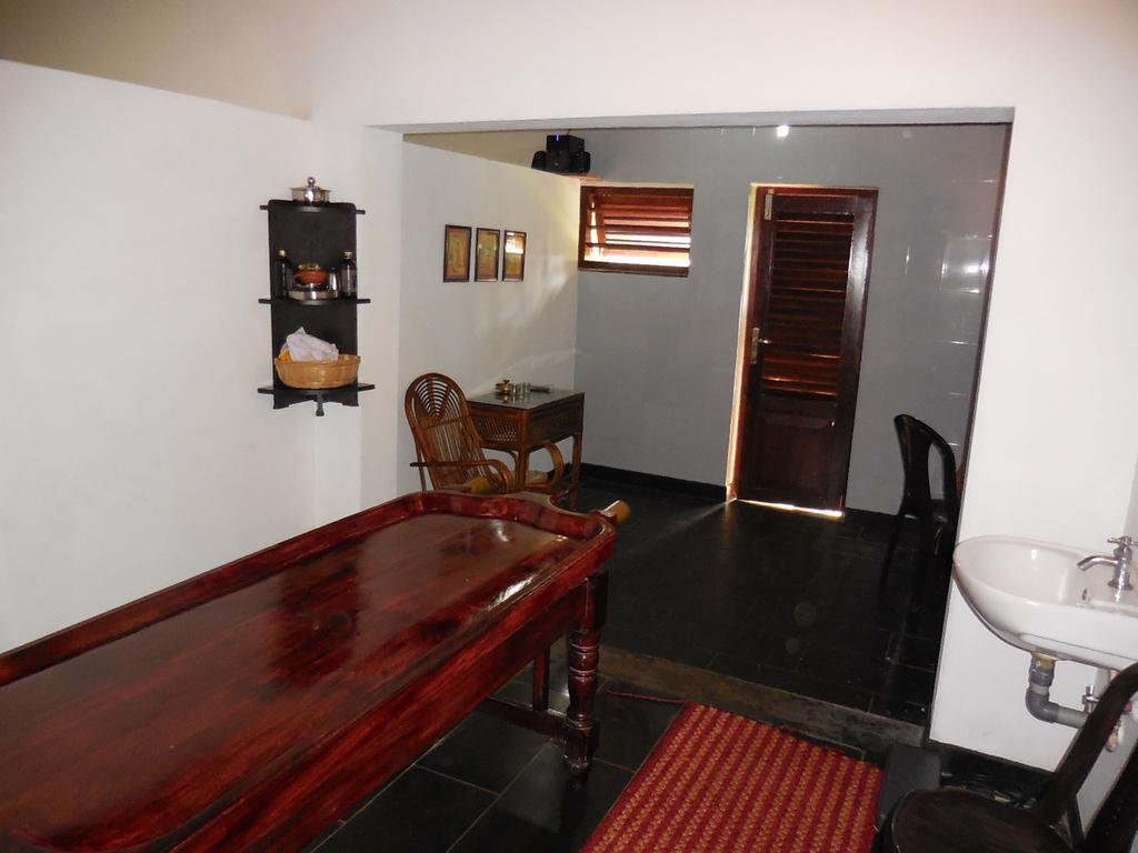 Kanan Beach Resort Nīleshwar Extérieur photo