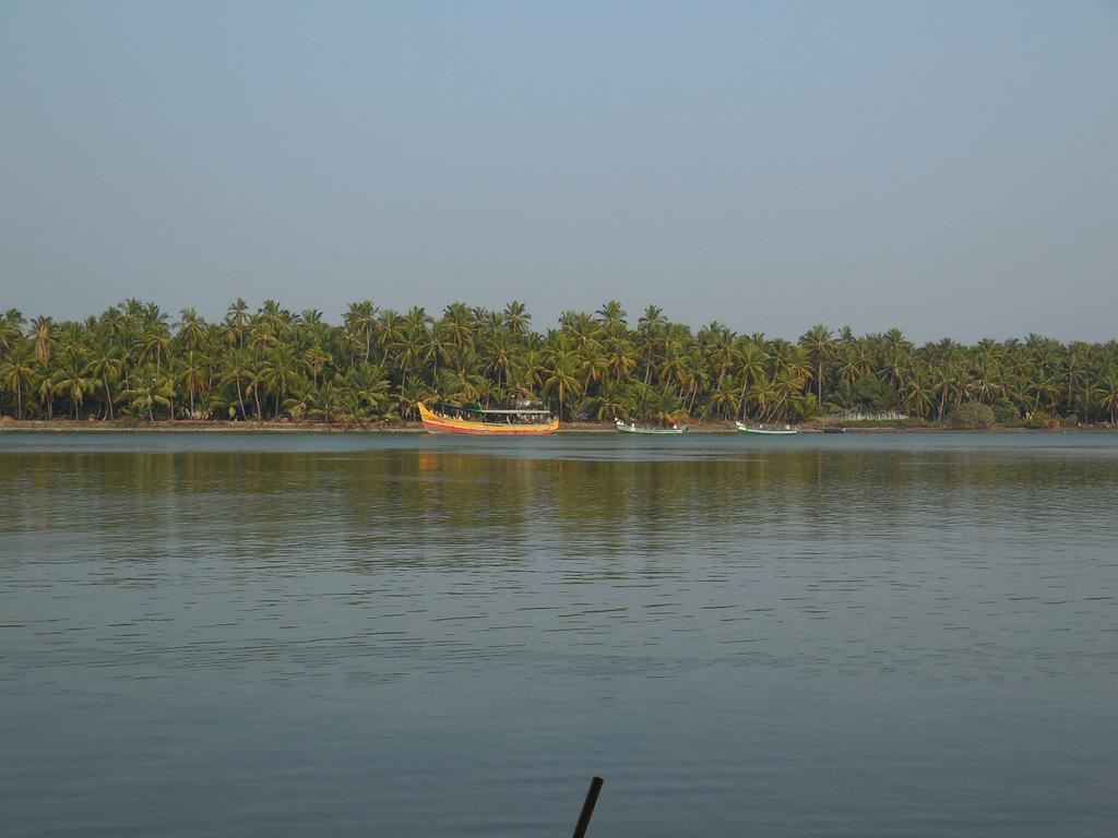 Kanan Beach Resort Nīleshwar Chambre photo