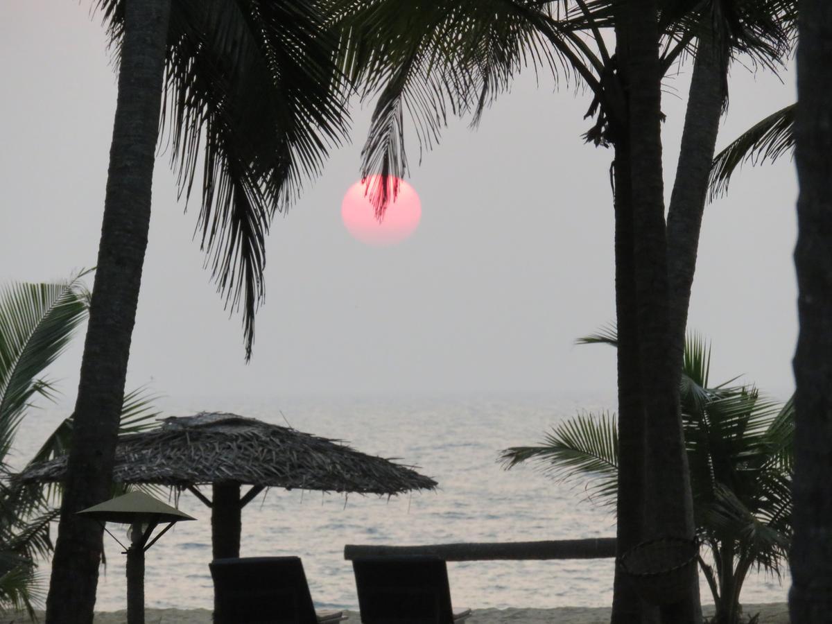 Kanan Beach Resort Nīleshwar Extérieur photo